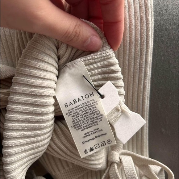 Aritzia Babaton sculpt knit tie-back - Picture 3 of 5